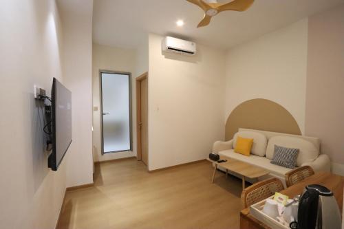 a living room with a couch and a table at Casabella Homestay 205 Batam Penuin in Nagoya