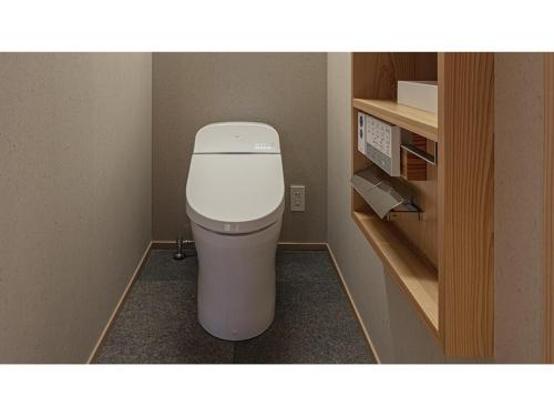 a small bathroom with a toilet in a room at SOKI ATAMI - Vacation STAY 93423v in Atami