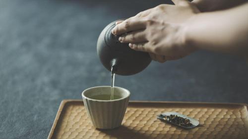 a person is making a cup of coffee on a tray at SOKI ATAMI - Vacation STAY 01436v in Atami