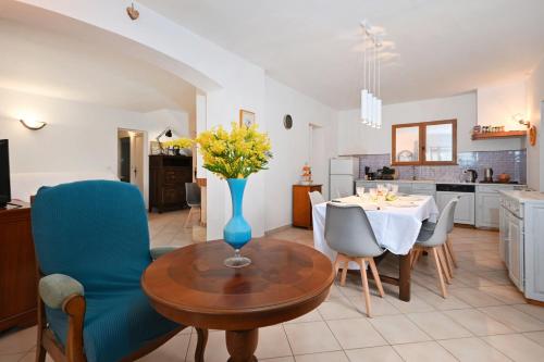 L’Écrin du Brulat - Jardin et vue montagnes