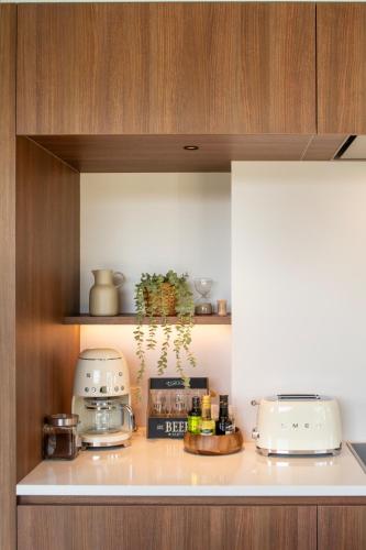 a kitchen with two toasters on a counter at Villa Couleur in Diksmuide