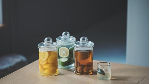 a group of three jars of honey and lemons on a table at SOKI ATAMI - Vacation STAY 01416v in Atami
