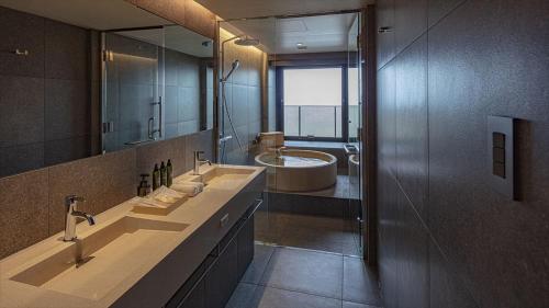 a bathroom with two sinks and a large mirror at SOKI ATAMI - Vacation STAY 93411v in Atami