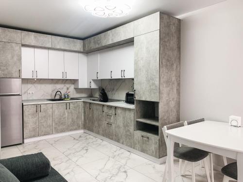 Nhà bếp/bếp nhỏ tại Apartments Domovik Myru St. 11s/21