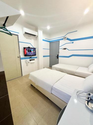 One Stop Hotel Ipohにあるベッド