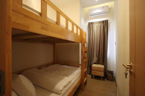 a bedroom with two bunk beds in a room at Casabella Homestay 303 Batam Penuin in Mantaak