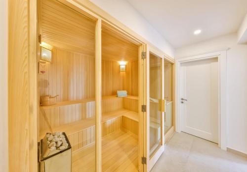 Ένα μπάνιο στο Paradise Villa Kaş Central Luxury Villa with Sauna