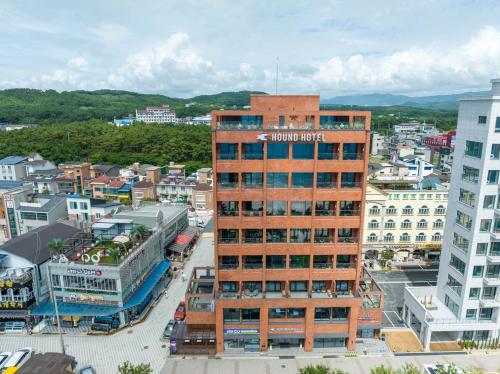 a tall building with a sign on it in a city at Hound Hotel Deacheon Beach in Boryeong