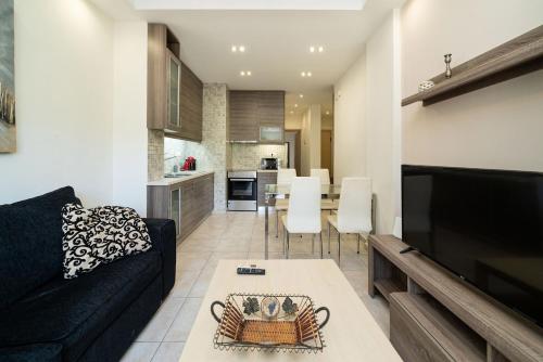 Acropolis Nest