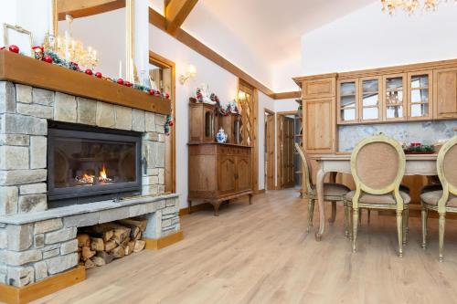 Φωτογραφία από το άλμπουμ του Villa Sofayla with Jacuzzi near the Pirin Golf Resort στο Μπάνσκο