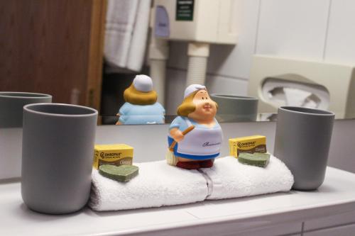 a figurine sitting on a towel in a hospital room at Hotel & Restaurant Zum Reussenstein in Böblingen