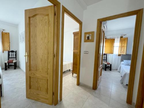 a hallway with an open door in a room at VUT Casa Orrios, en el centro de Alcañiz. in Alcañiz