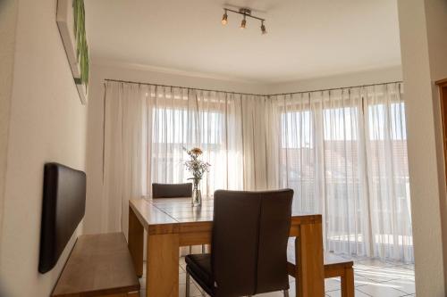 a dining room with a table and a window at Hotel & Restaurant Zum Reussenstein in Böblingen
