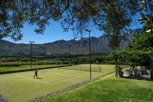 Tenis dan/atau kemudahan skuasy di Mont Rochelle Hotel and Vineyard atau berdekatan