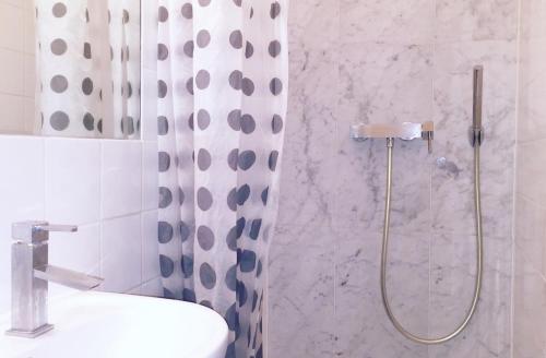 Photo de la galerie de l'établissement ZZZ paulp grenata, à Paris