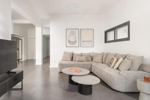 Calm and Spacious 3BDR near Bograshov Beach