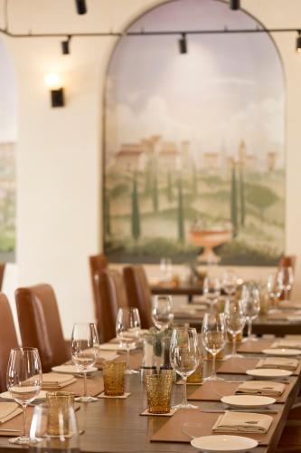 a long wooden table with wine glasses on it at Toscana Hotel La Casetta in Mu Si