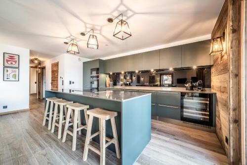 Kuchyň nebo kuchyňský kout v ubytování Apartment Heriz, Les Gets - by EMERALD STAY