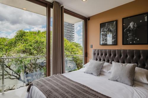 Ένα ή περισσότερα κρεβάτια σε δωμάτιο στο Eclectic Retreat