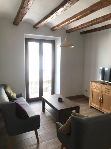 a living room with a couch and a coffee table at Centrally located two bedroom apartment in Perelló