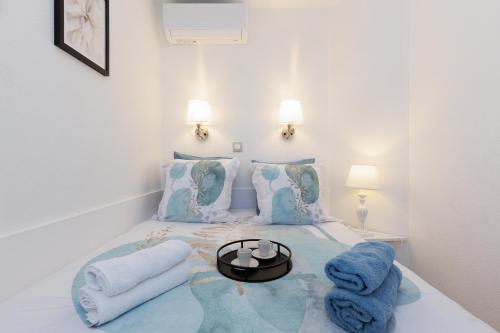 En eller flere senge i et værelse på Holiday Paradise