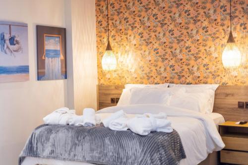 Ένα ή περισσότερα κρεβάτια σε δωμάτιο στο Trikala mall suites