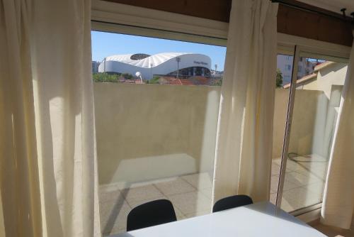 Chambre rouge avec salle de bain privative Vélodrome Prado