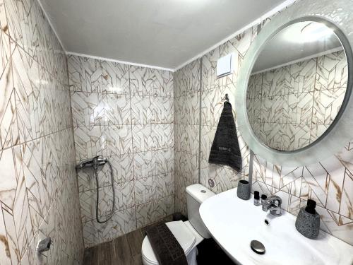 Ένα μπάνιο στο Studios Armonia