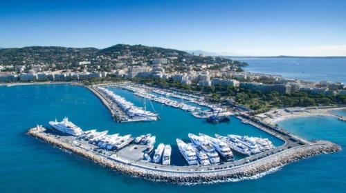 Perle Rare Été à Cannes Croisette Vue Mer Parking 4P plages 1mn Palais 5mn