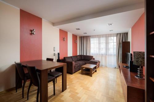 Tarchomin Standard Apartment by BookingHost