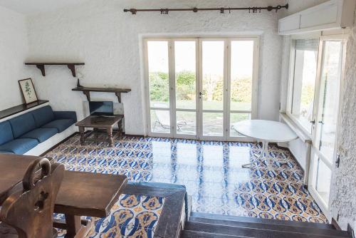a living room with a couch and a table at Numana, villa singola con giardino e vista mare N111 in Numana