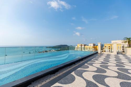 Bazén v ubytování Sunset Home- Seaview Hillside Swimming Pool & Firework nebo v jeho okolí