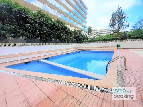 Apartamento con piscina y cerca de la playa
