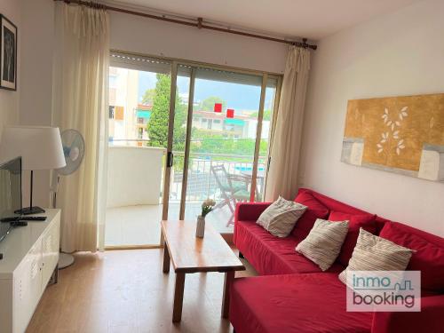 Apartamento con piscina y cerca de la playa