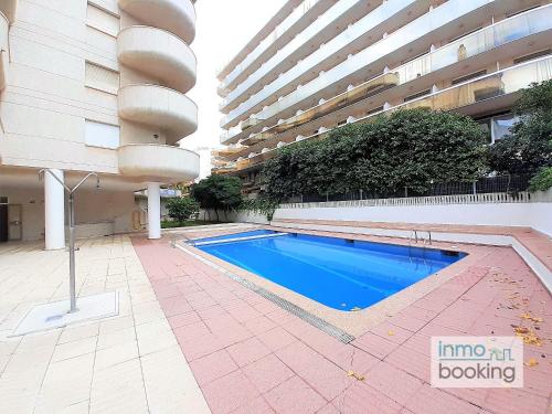 Apartamento con piscina y cerca de la playa
