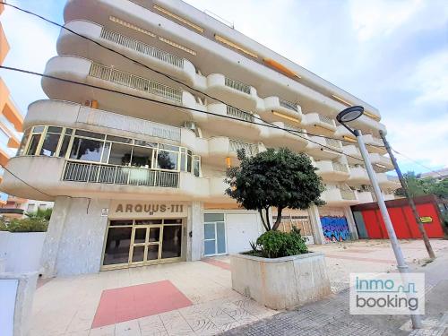Apartamento con piscina y cerca de la playa