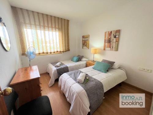 Apartamento con piscina y cerca de la playa