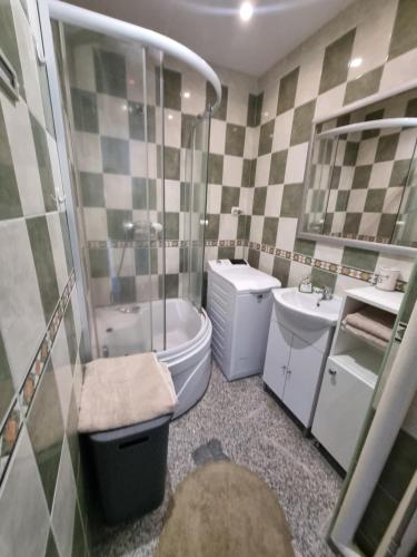 a bathroom with a sink and a toilet and a tub at Los Robles Avenue 2311 in Kaposvár