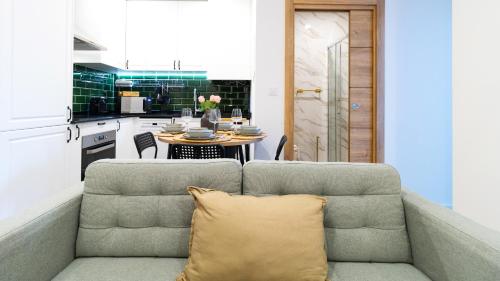 Douro River 2BR Flat by LovelyStay