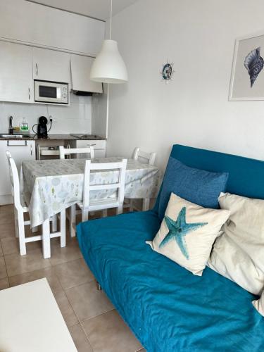 Kuchyň nebo kuchyňský kout v ubytování Apartamentos Calan Blanes Park CB APM 2142 ,nº207