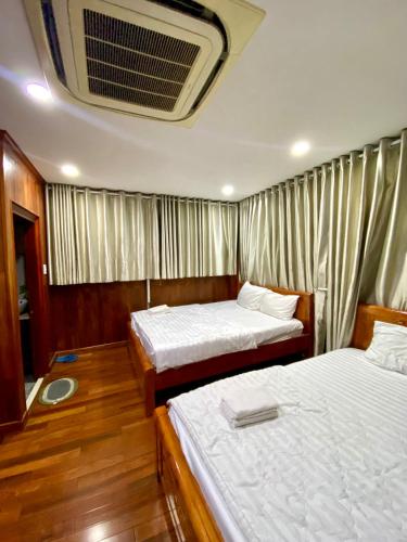 a bedroom with two beds in a boat at Gia Minh Hotel in Ho Chi Minh City