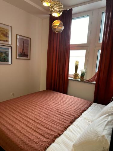Ένα ή περισσότερα κρεβάτια σε δωμάτιο στο Apartamenty Center