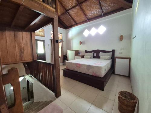 a bedroom with a bed in a room at Sam's Bungalows And Treks in Bukit Lawang