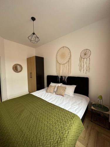 Ένα ή περισσότερα κρεβάτια σε δωμάτιο στο Apartamenty Center