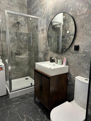 Ένα μπάνιο στο Apartamenty Center