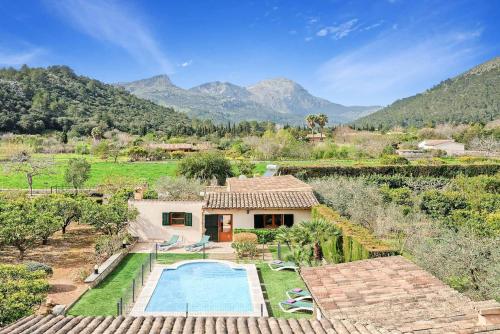 Villa Pont Roma with Pool, Mountain Views & Aircon