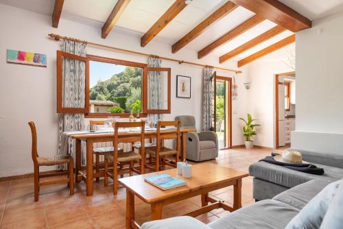 Villa Pont Roma with Pool, Mountain Views & Aircon