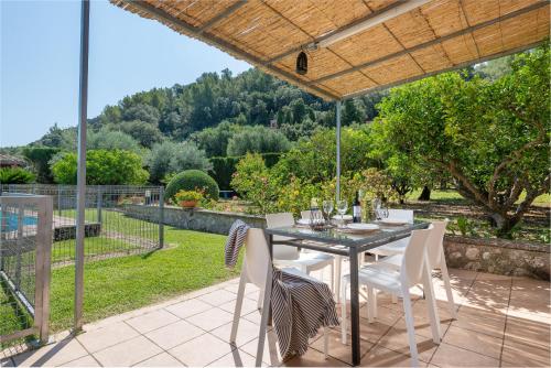 Villa Pont Roma with Pool, Mountain Views & Aircon