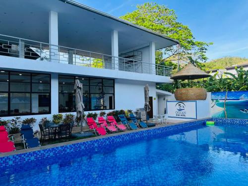 Bazén v ubytování Ocean Star Hotel Coron nebo v jeho okolí