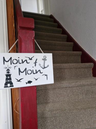 a sign that says mom and momma on stairs at Ferienwohnung an der Schlei in Busdorf